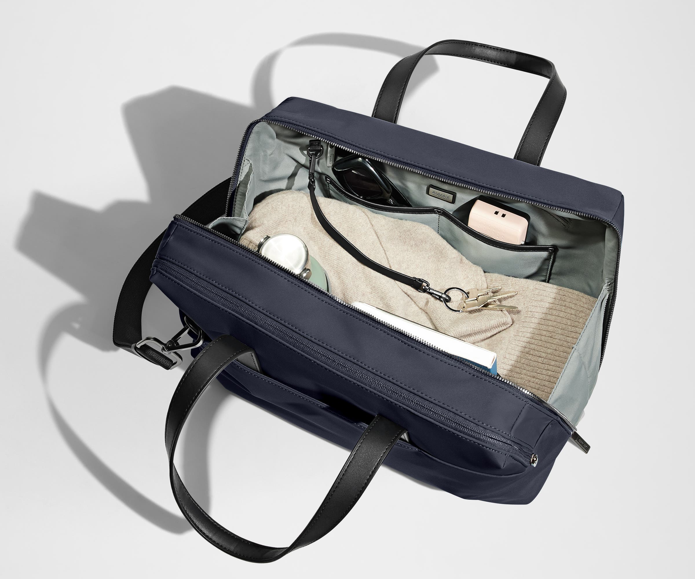 The Everywhere Bag in Navy Blue - Image 4