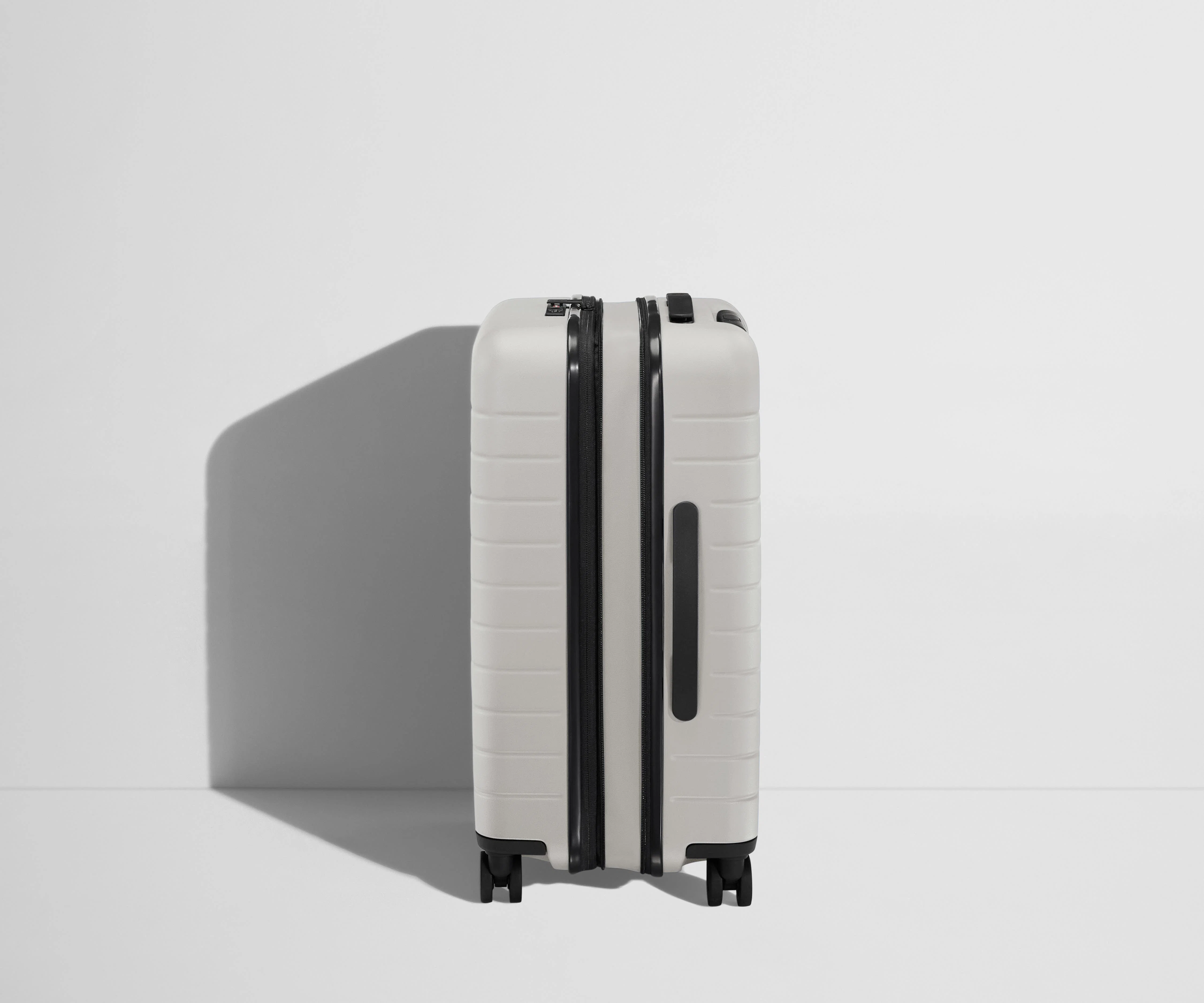 The Bigger Carry-On Flex in Cloud Gray - Image 3