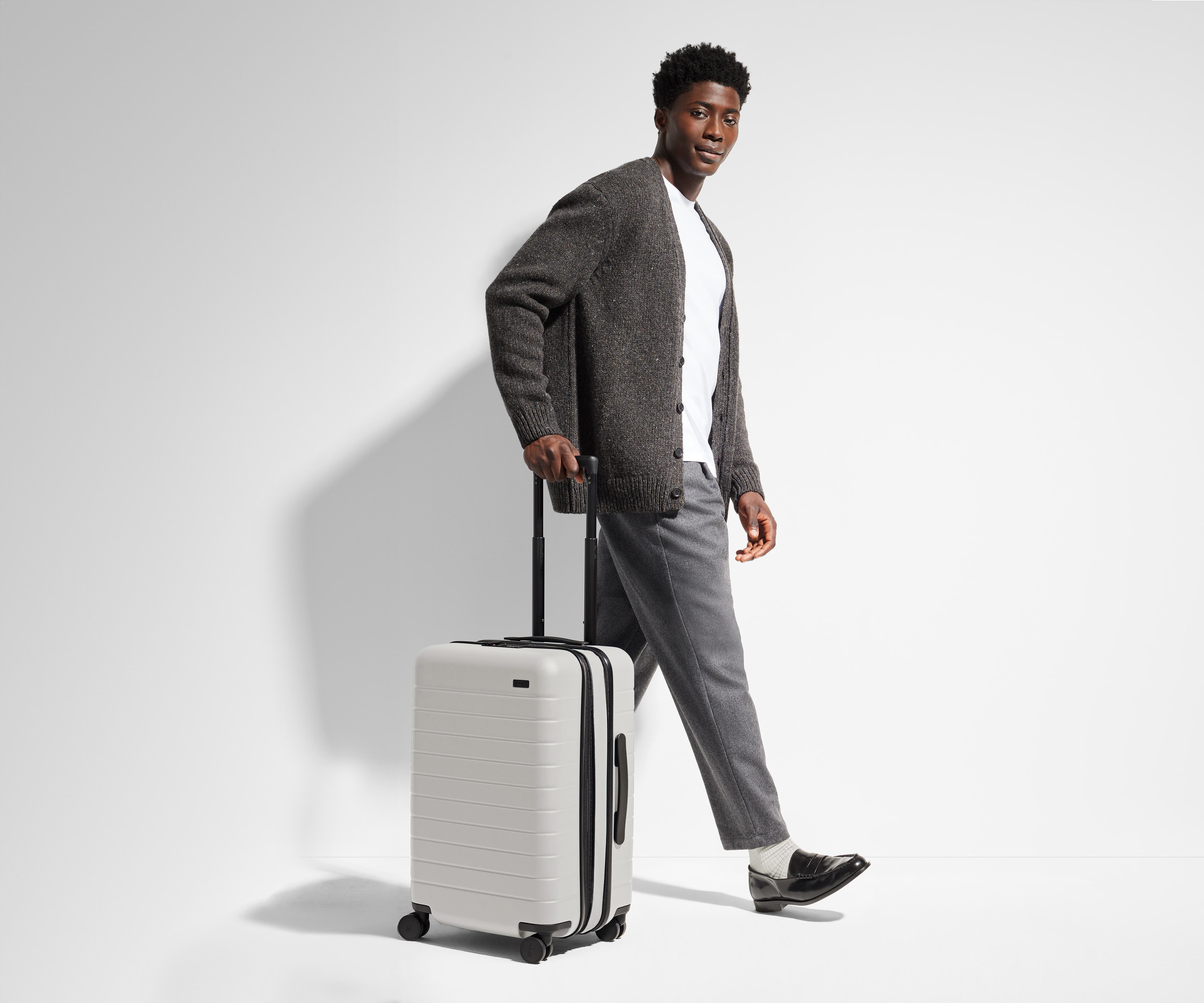 The Bigger Carry-On Flex in Cloud Gray - Image 4