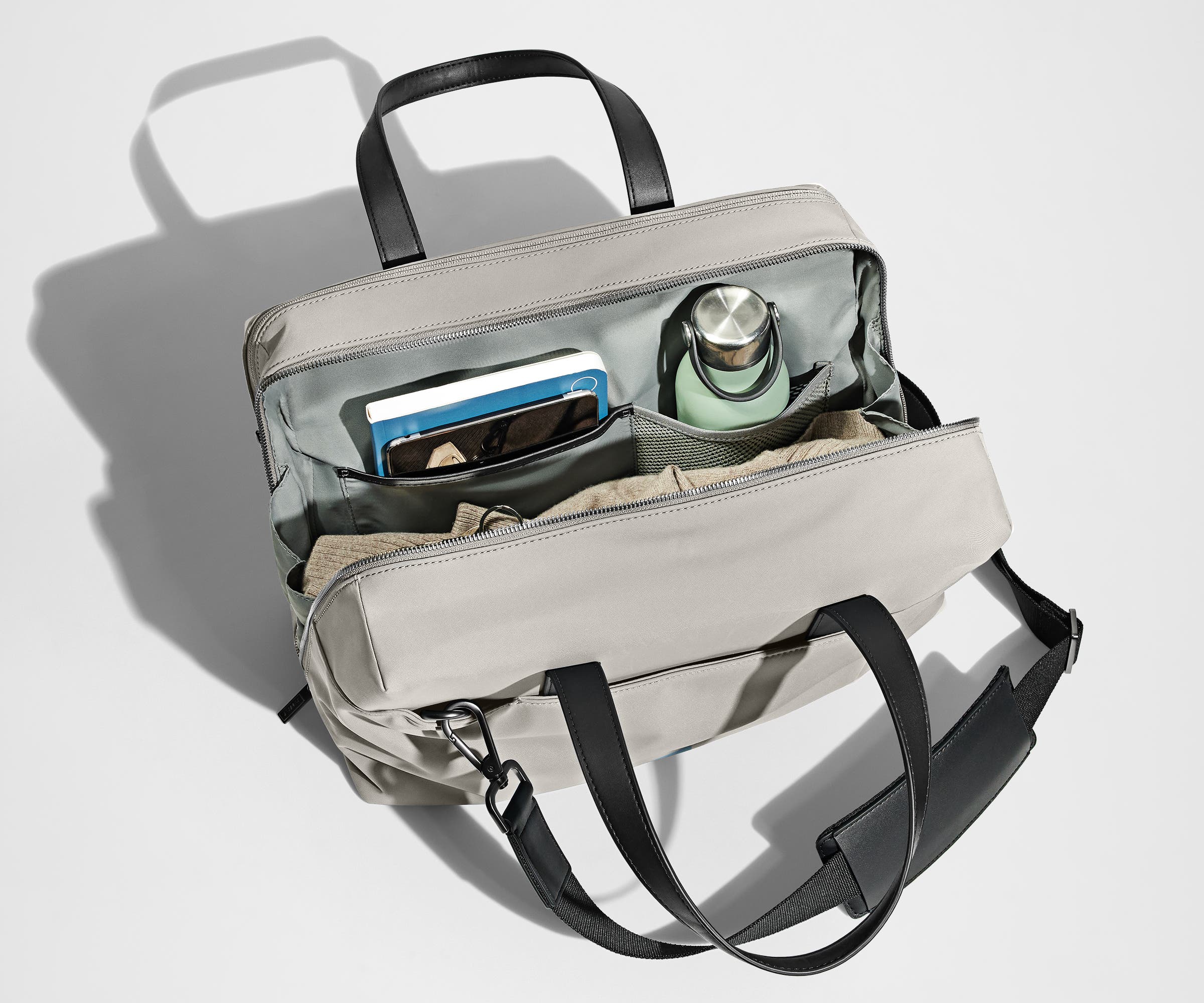 The Everywhere Bag in Cloud Gray - Image 3