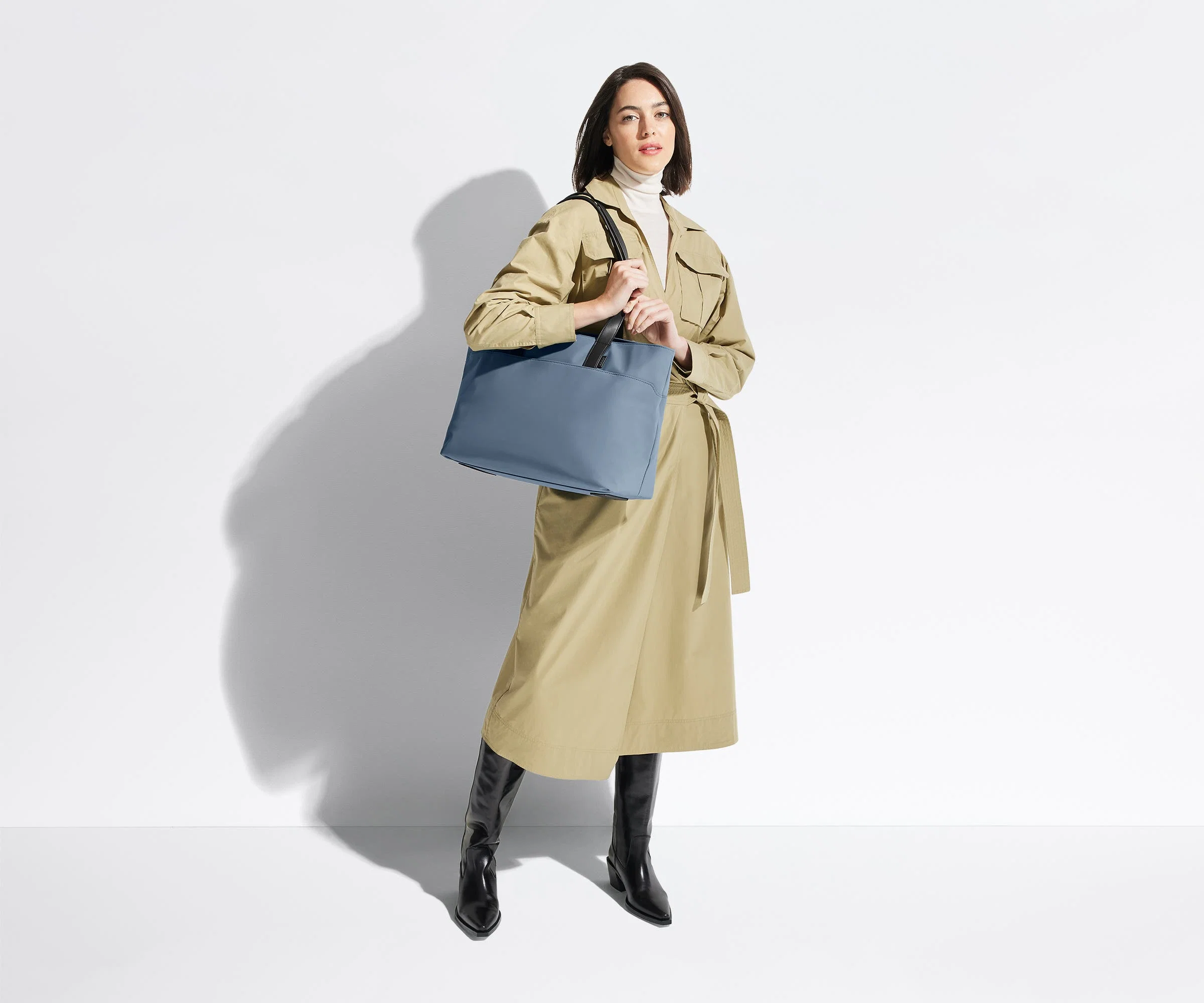 The Everywhere Tote in Cloud Gray - Image 5