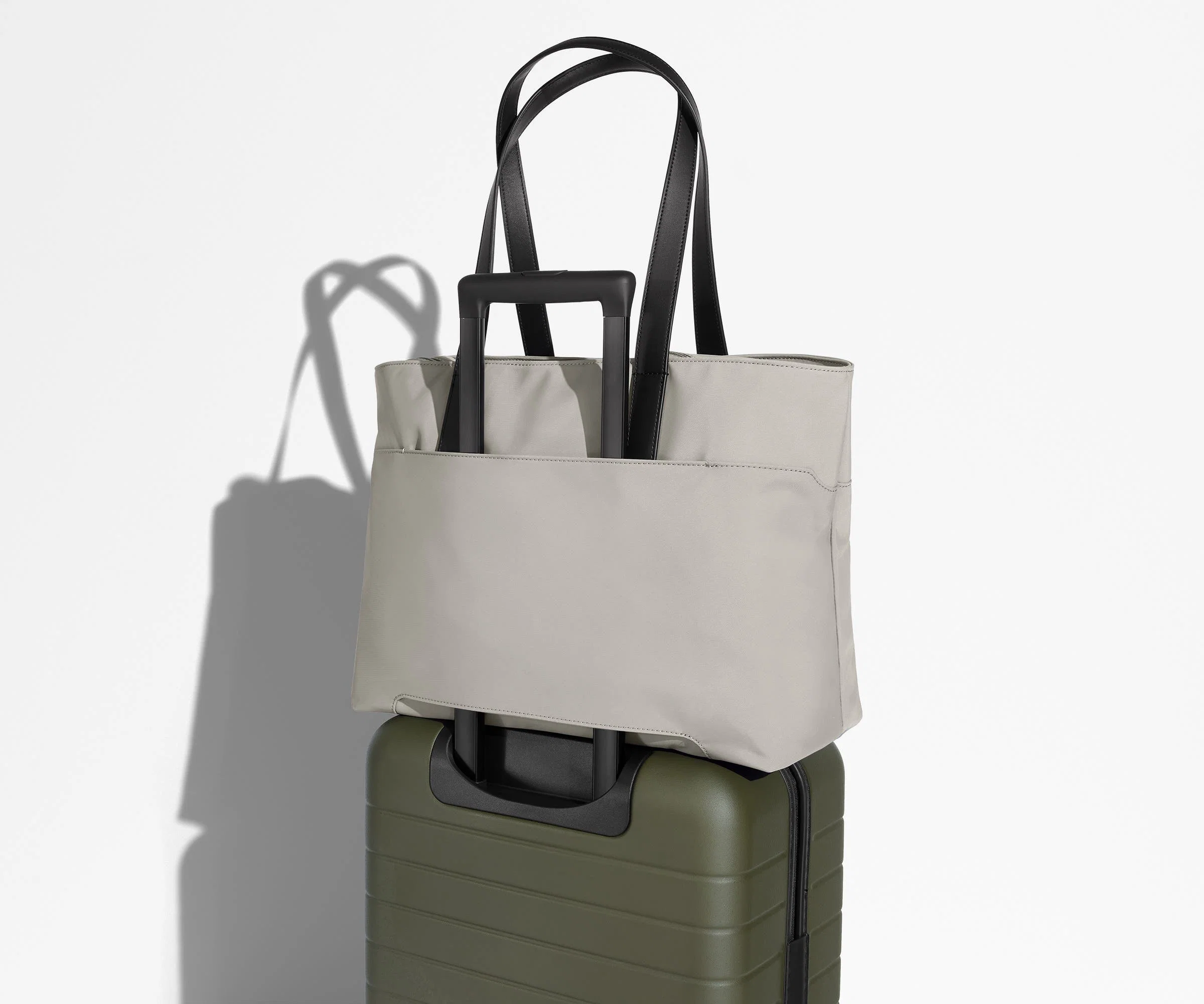 The Everywhere Tote in Cloud Gray - Image 6