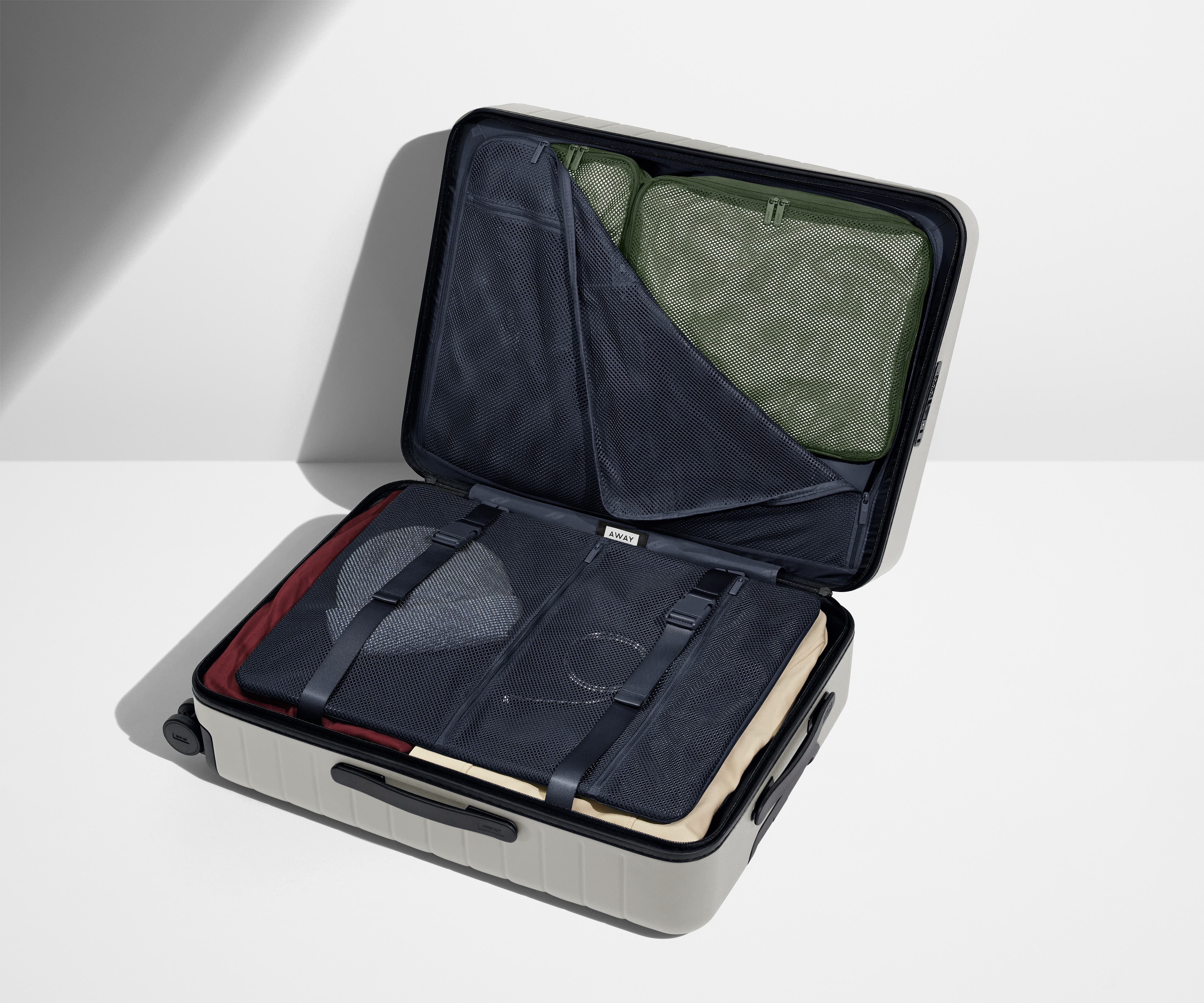 The Medium in Cloud Gray - Image 4