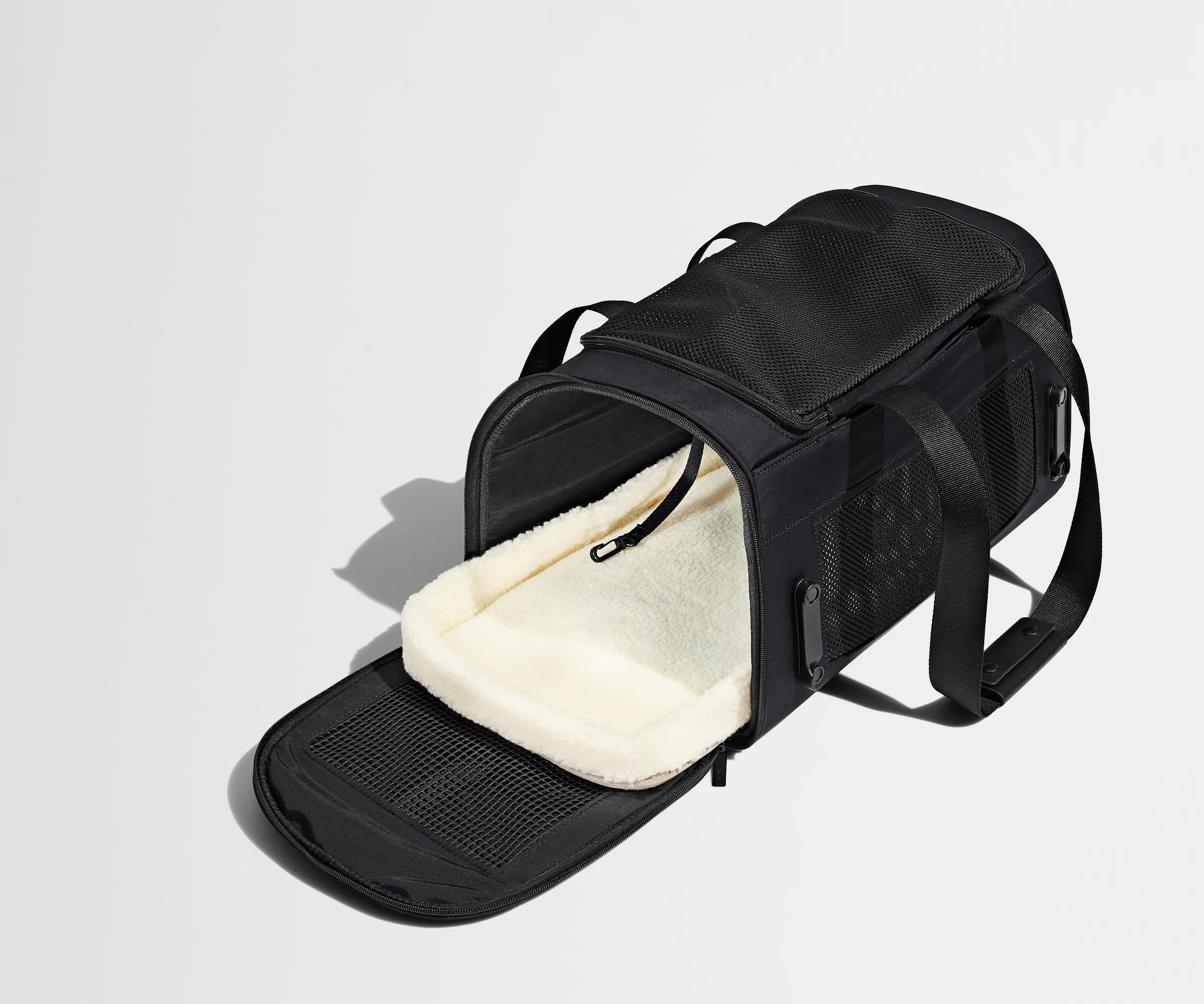The Pet Carrier in Jet Black - Image 6