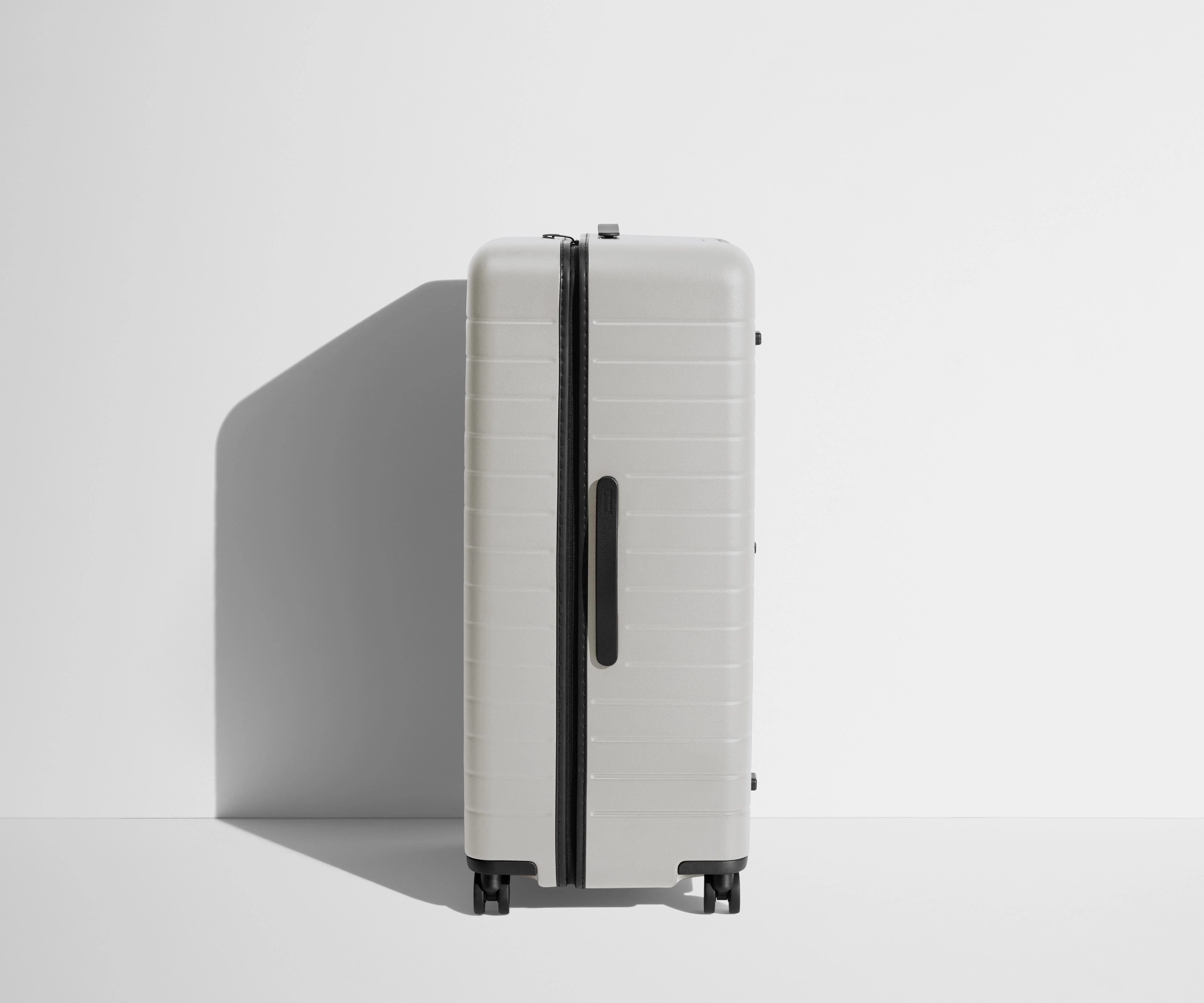 The Trunk in Cloud Gray - Image 3