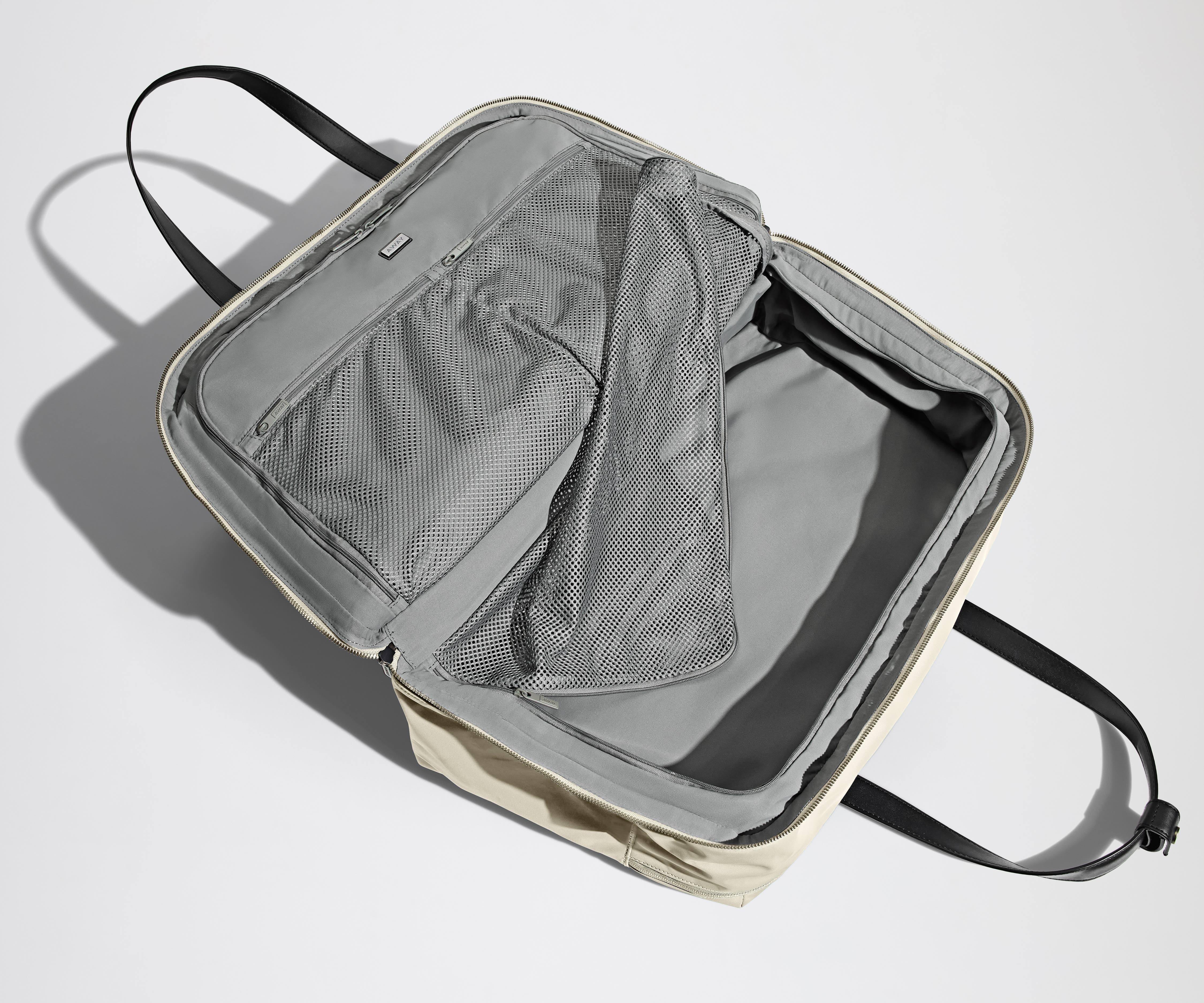 The Weekender in Salt White - Image 5